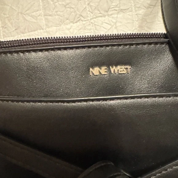 Nine West Elegant Black Crossbody Bag - Picture 5 of 8